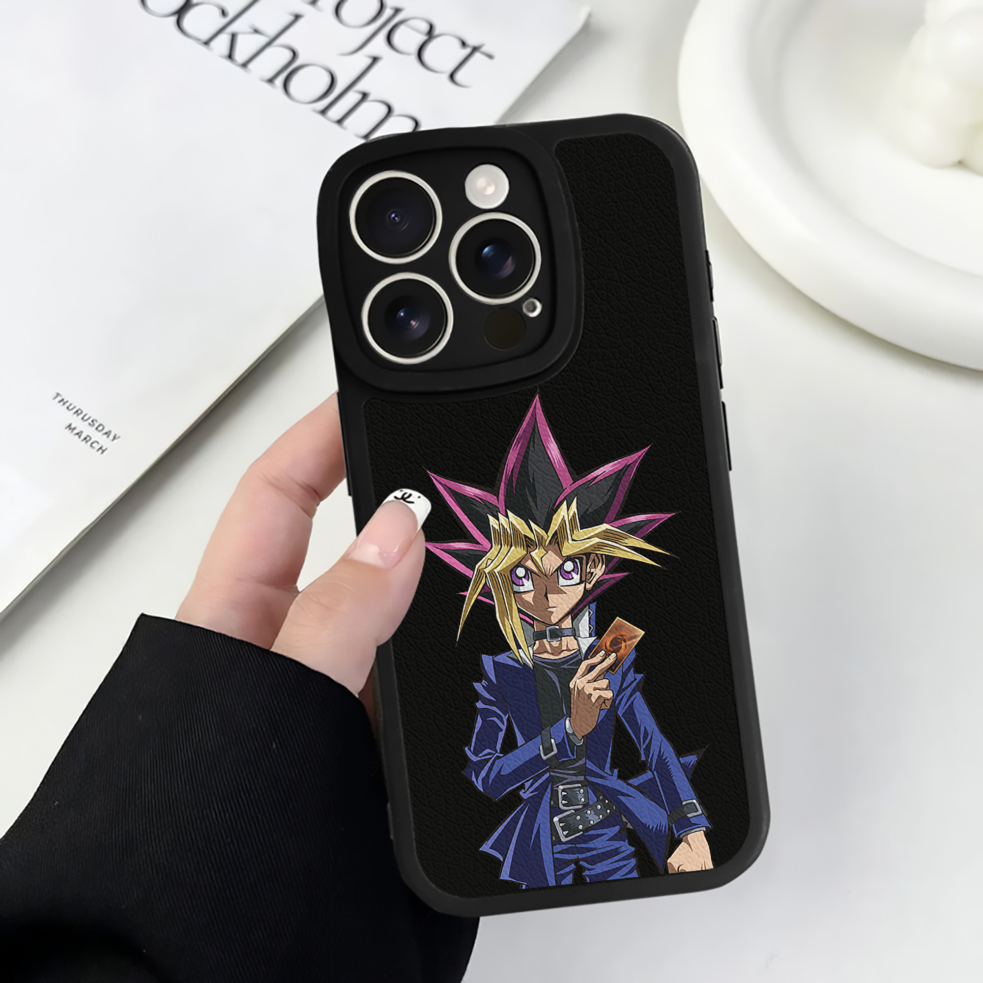 遊☆戯☆王 Yu-Gi-Oh! 【iPhone 16シリーズ対応】シリコンスマホケース（レザー調） 材質：シリコン